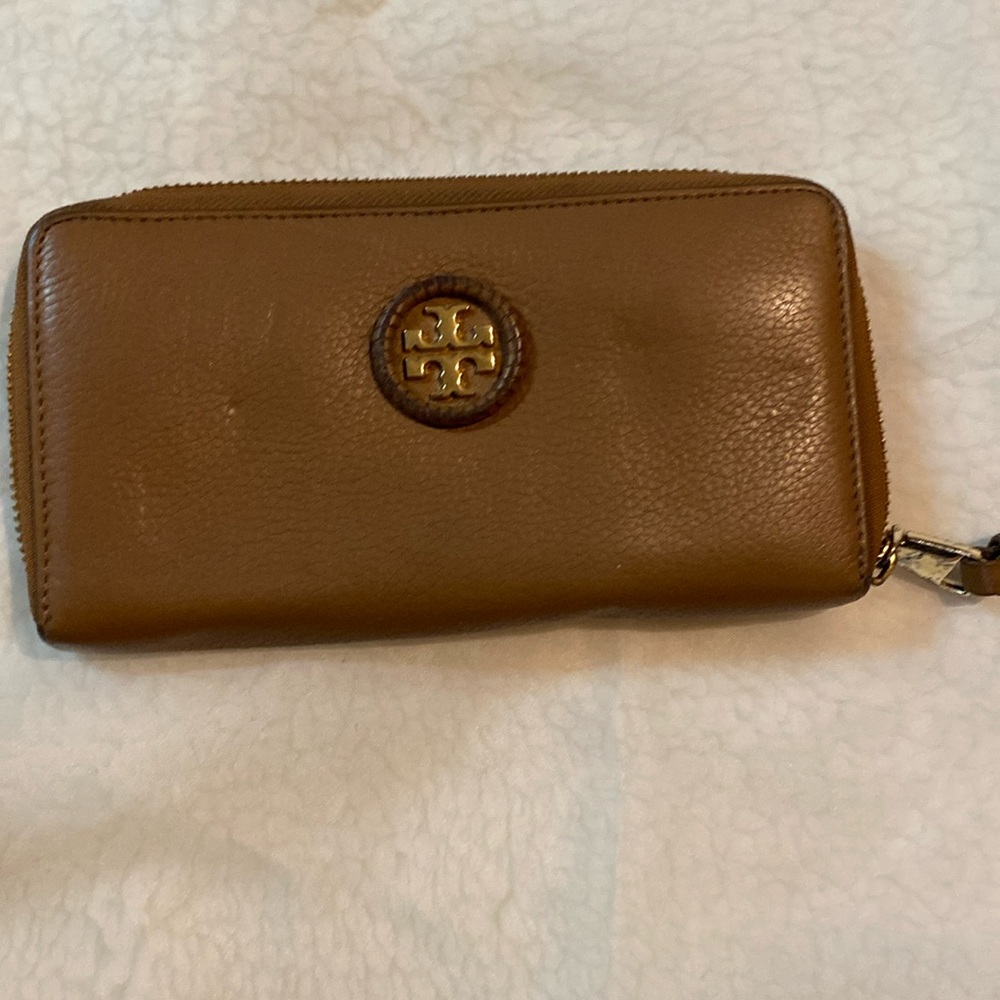 Tory Burch, tan wallet
